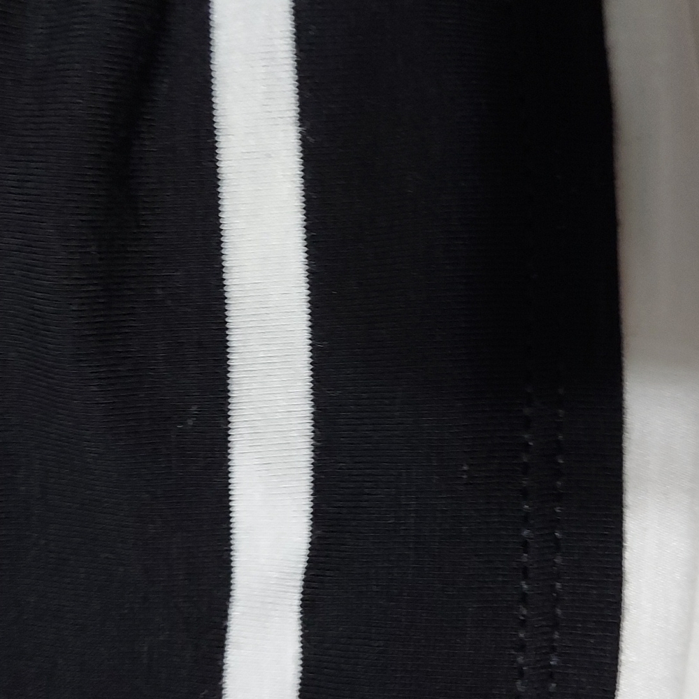 WHITE/BLACK BLOUSE - Picture 8 of 8
